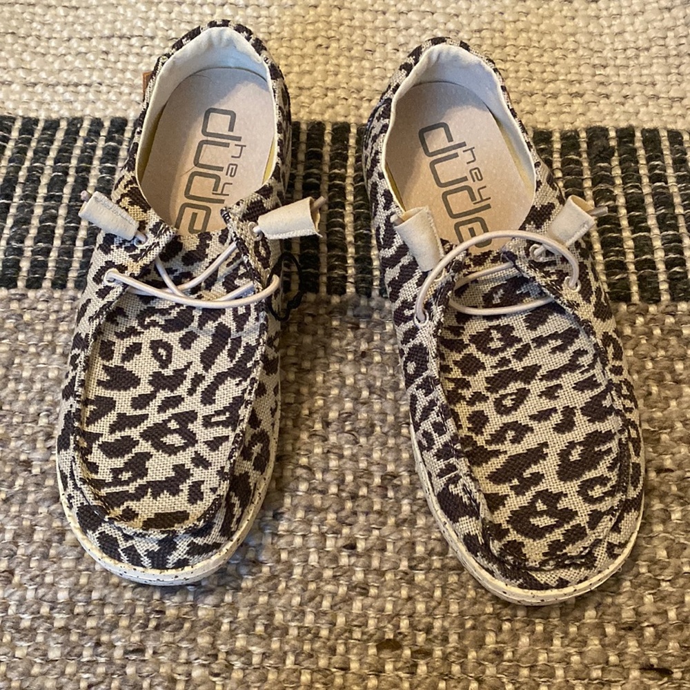 Leopard Hey Dudes